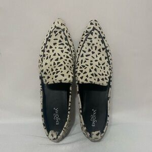 Enjoiya LIKE NEW pointed toe calfskin animal print loafers size 9
